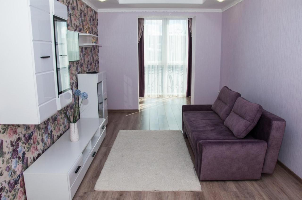 Vip Apartments Lutsʼk Esterno foto