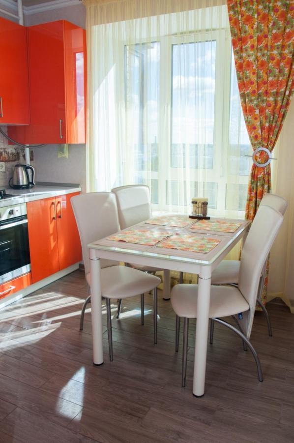 Vip Apartments Lutsʼk Esterno foto
