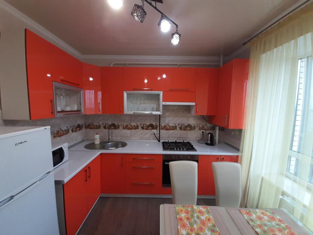 Vip Apartments Lutsʼk Esterno foto