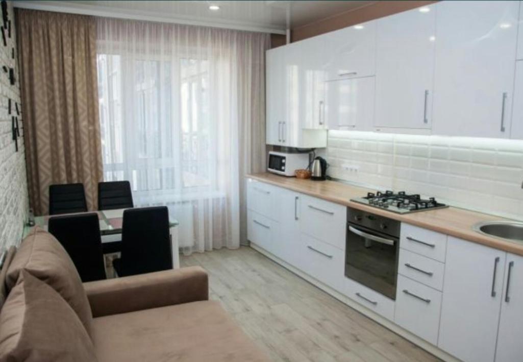 Vip Apartments Lutsʼk Esterno foto