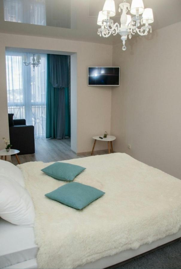 Vip Apartments Lutsʼk Esterno foto